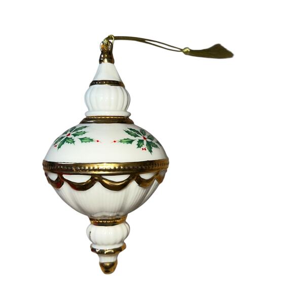 Lenox Retired 2013 Annual Holiday Spire christmas Ornament Holly Berries Ivory - Picture 5 of 6